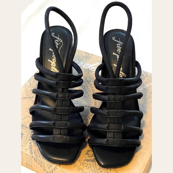 NWT FREE PEOPLE Colette Cinched Ankle Block-Heel Strappy LEATHER Sandal/Black/9M - Picture 13 of 16
